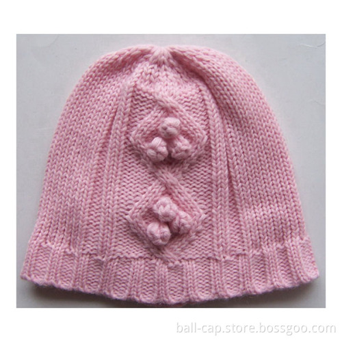 Children's knitted cap with flowers